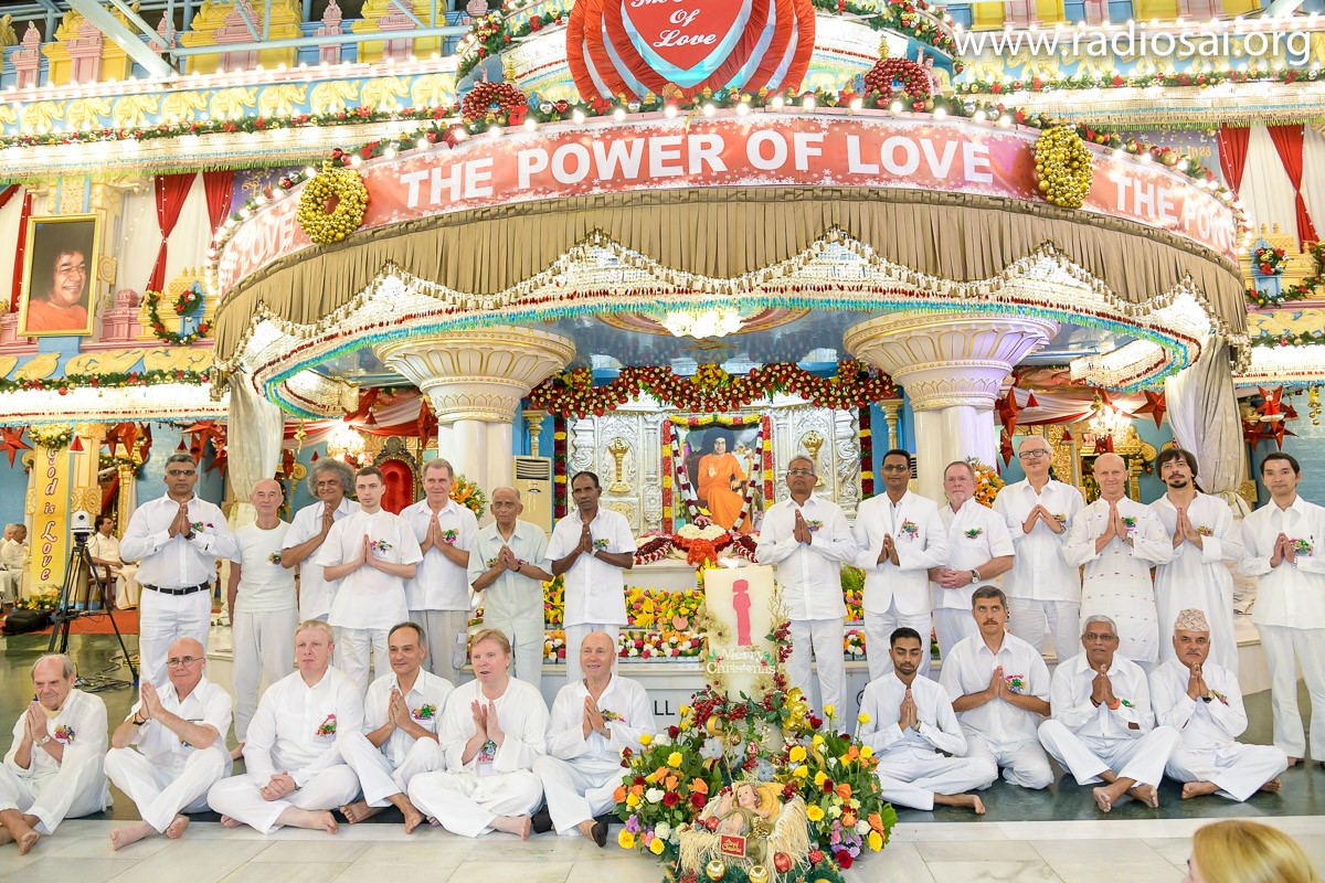 Christmas Celebrations at Prasanthi Nilayam PHOTOSVIDEOSLIVE DARSHAN